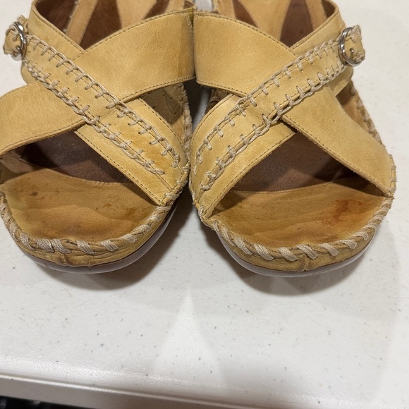 Atiat Tan Leather Wedge Sandals